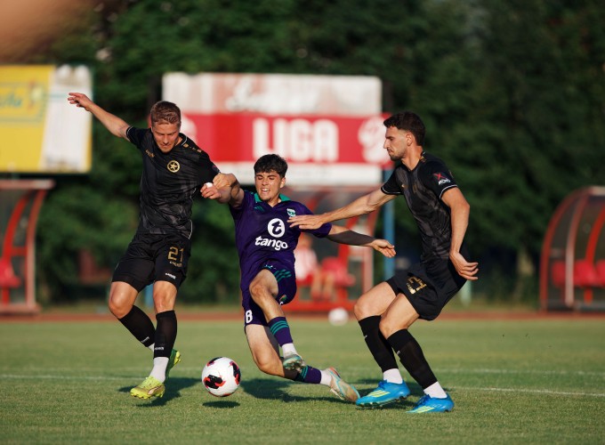 Final pre-season test ends in defeat Gallery image 2