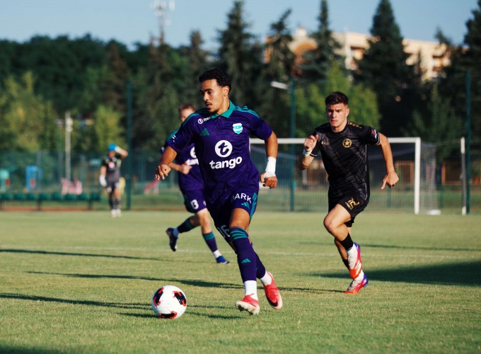 Final pre-season test ends in defeat Gallery image 3