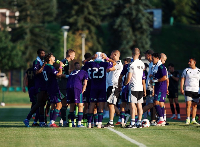 Final pre-season test ends in defeat Gallery image 4