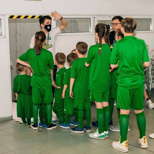 Ukrainian Refugee Kids Escort ARIS  image 4